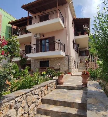 Panos Luxury Suites Kalabáka Exterior foto
